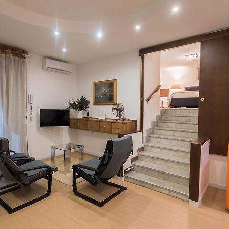 La Residenza Napoli Chiaia Short Let Apartment Superior Via Chiaia 82 Экстерьер фото