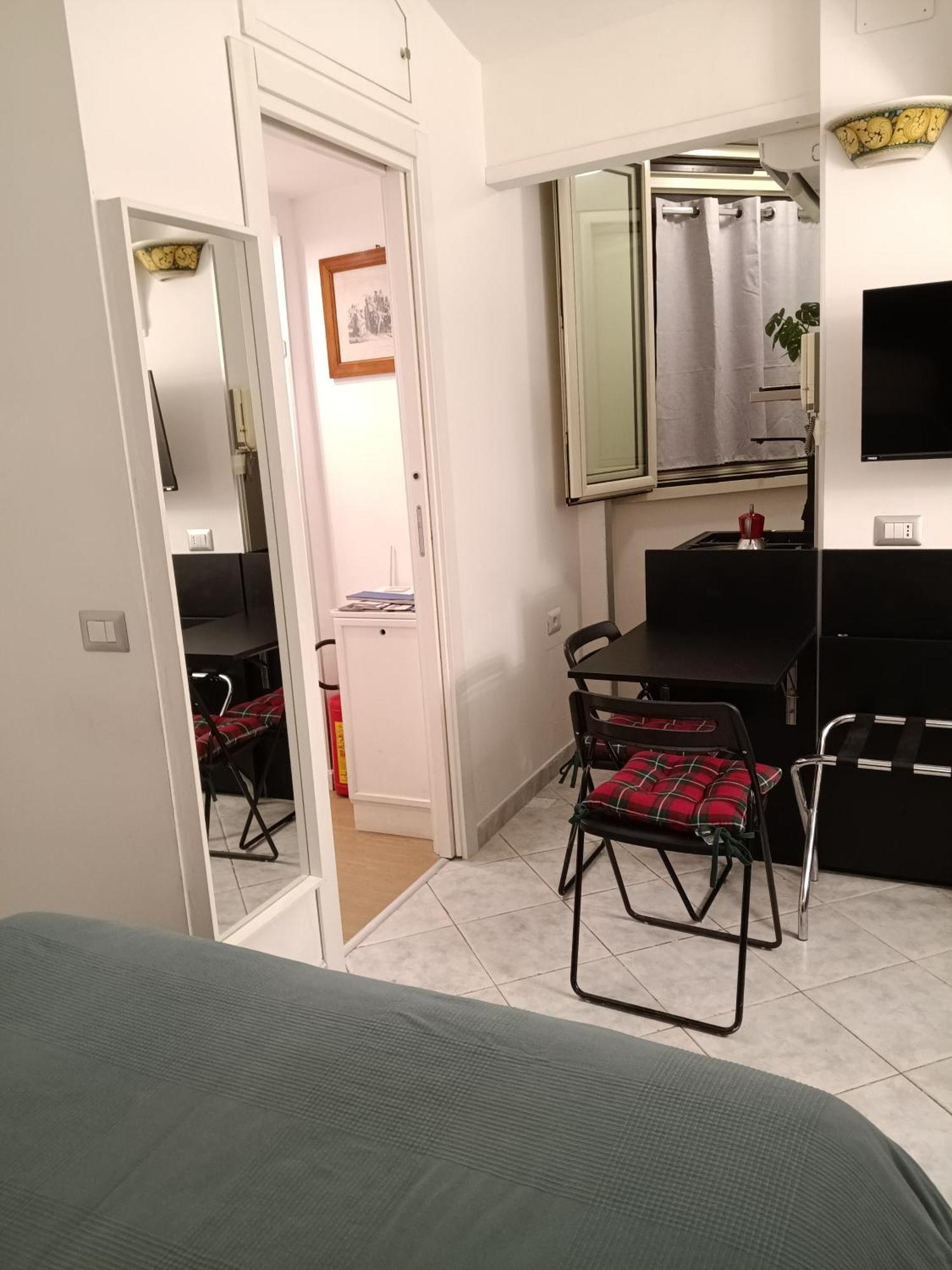 La Residenza Napoli Chiaia Short Let Apartment Superior Via Chiaia 82 Экстерьер фото