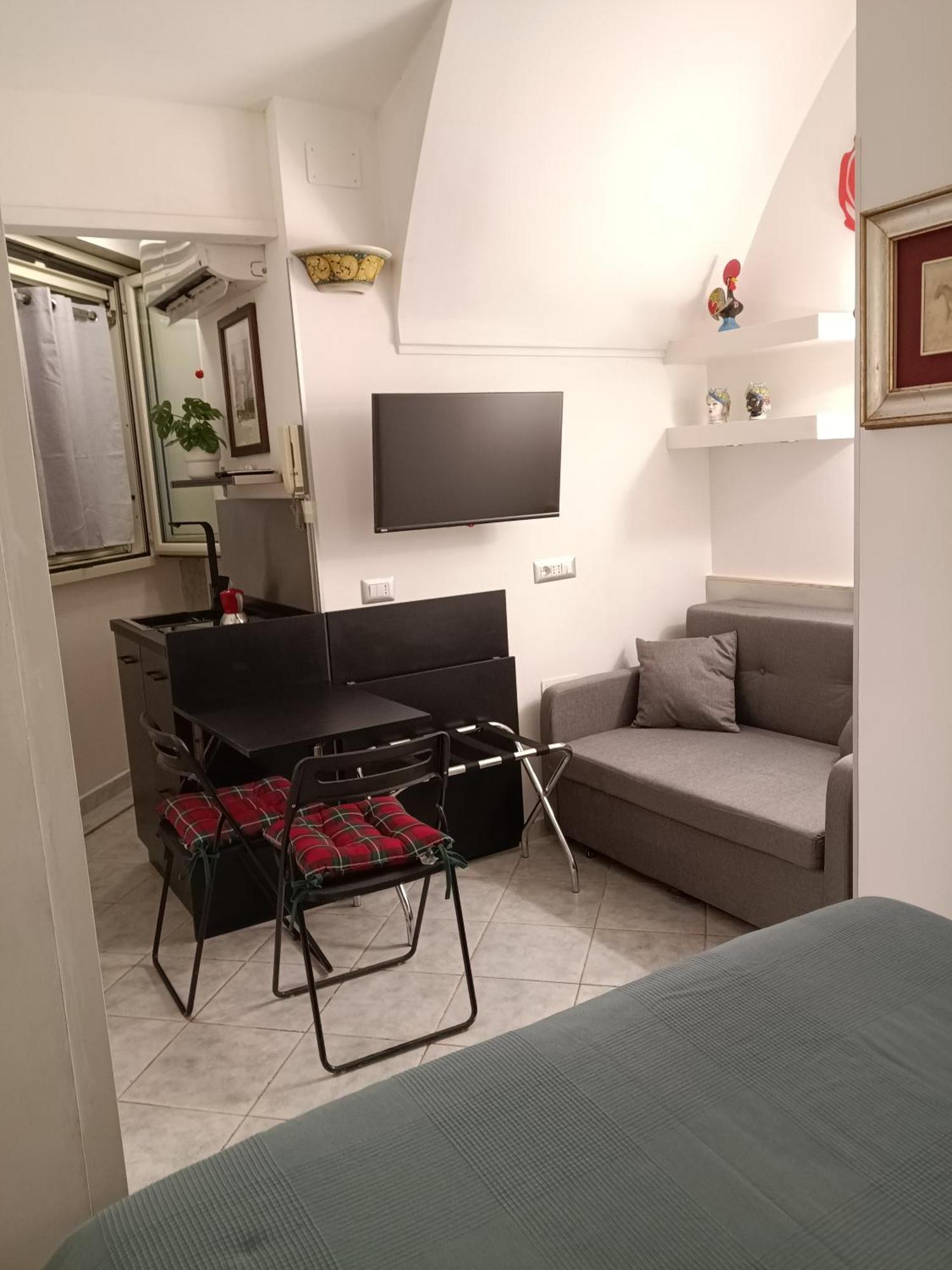 La Residenza Napoli Chiaia Short Let Apartment Superior Via Chiaia 82 Экстерьер фото