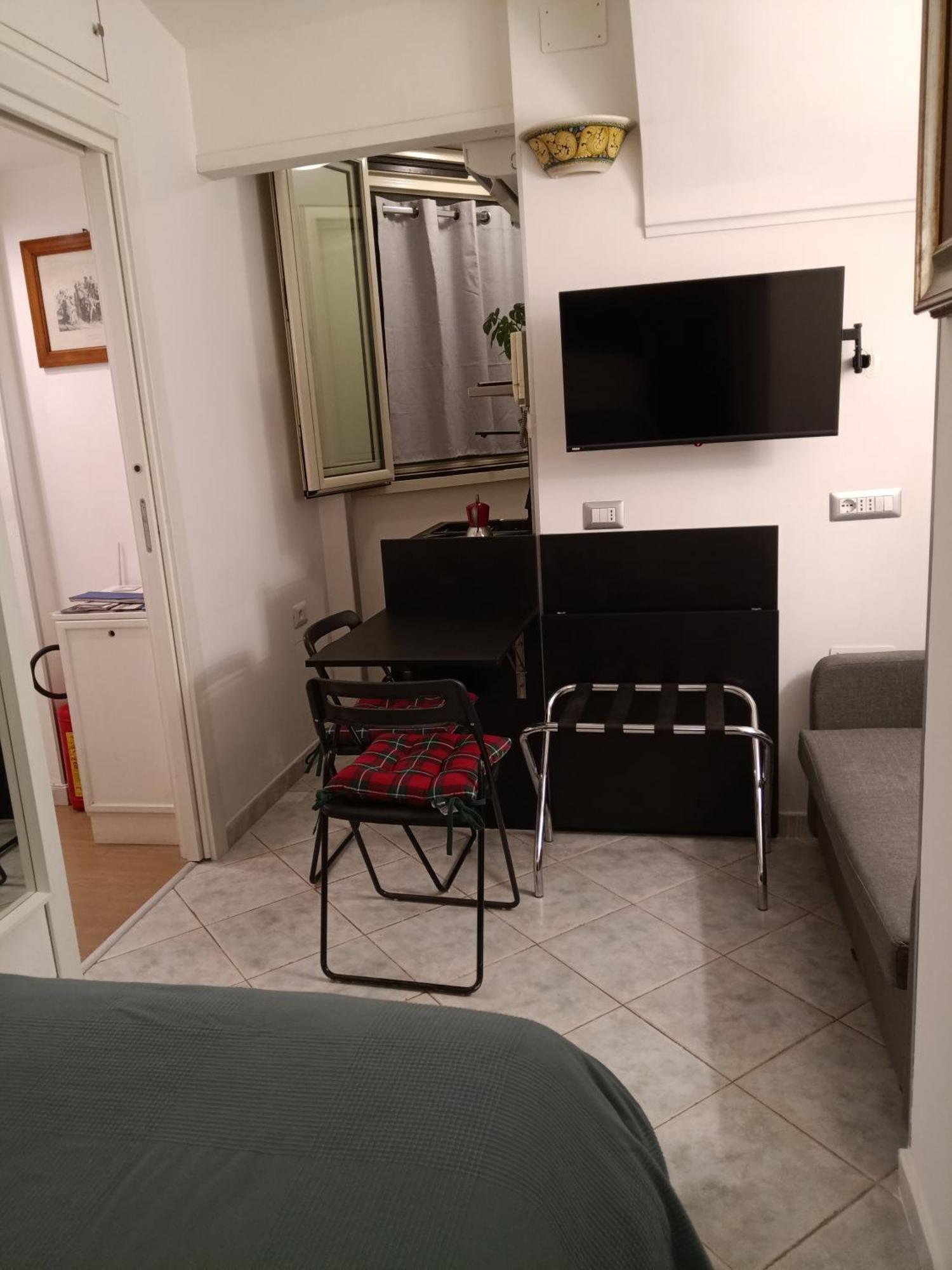 La Residenza Napoli Chiaia Short Let Apartment Superior Via Chiaia 82 Экстерьер фото