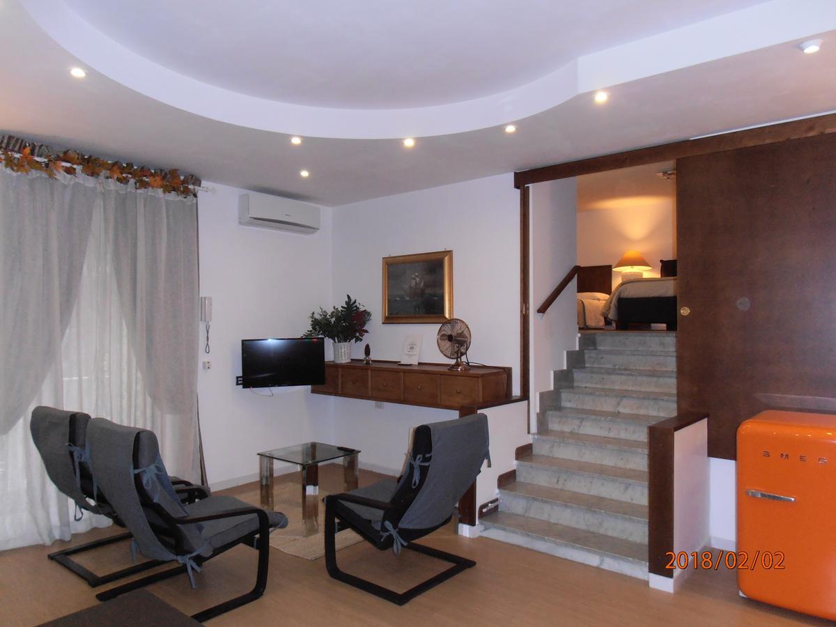 La Residenza Napoli Chiaia Short Let Apartment Superior Via Chiaia 82 Экстерьер фото